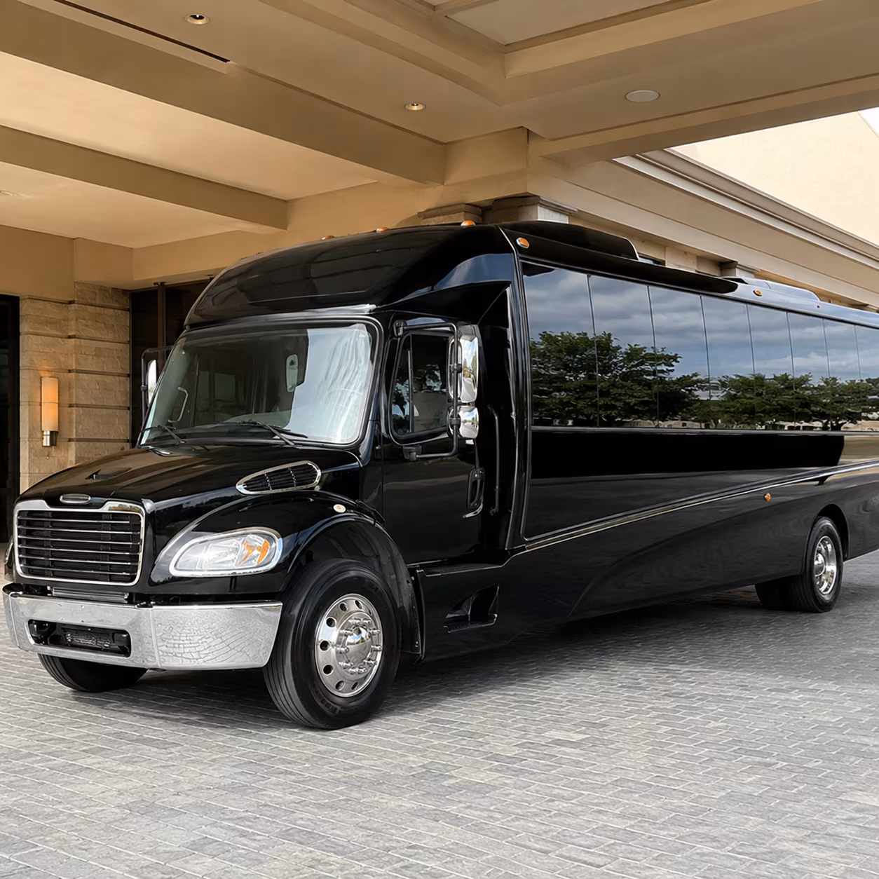 aurora 15 passenger minibus