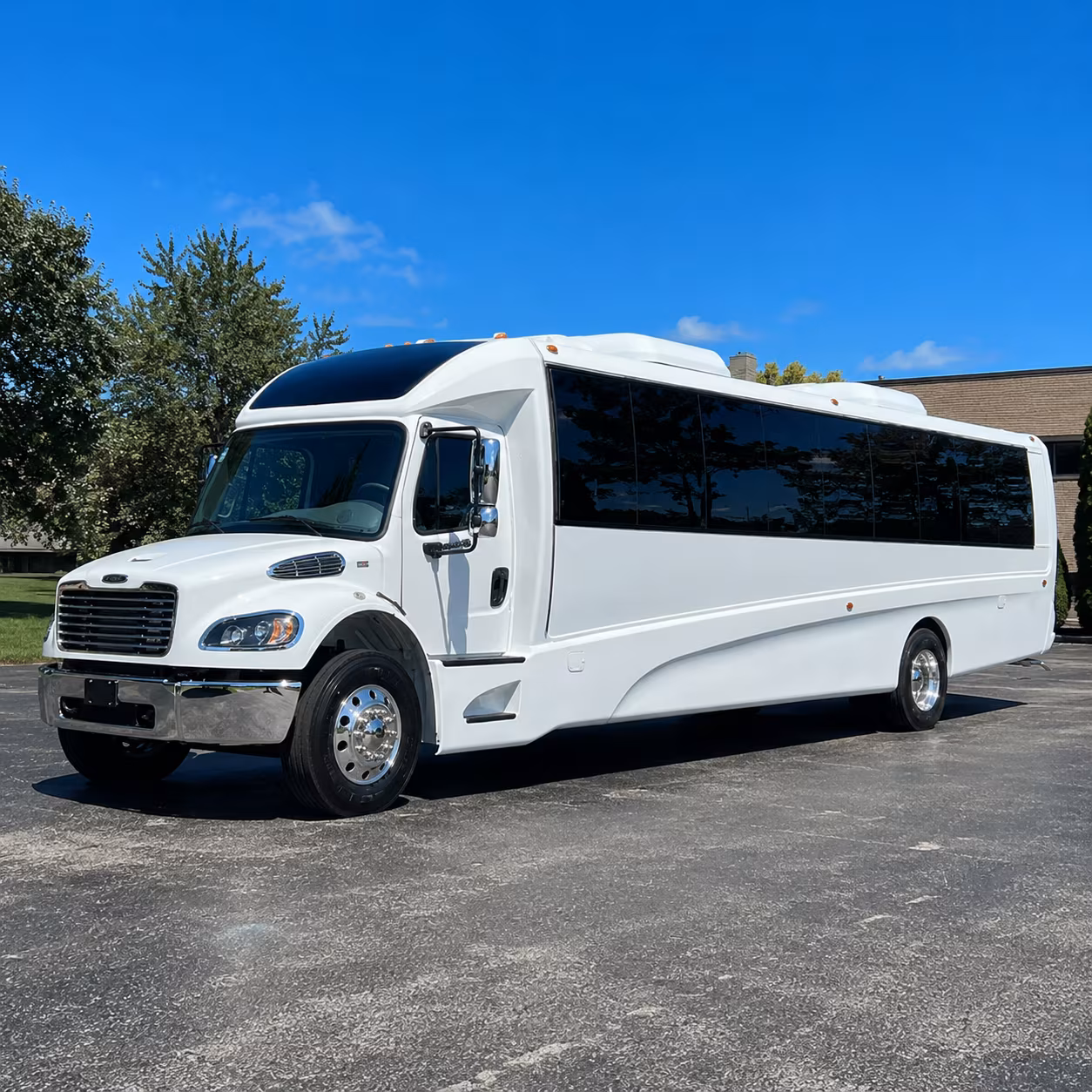 aurora 28 passenger minibus