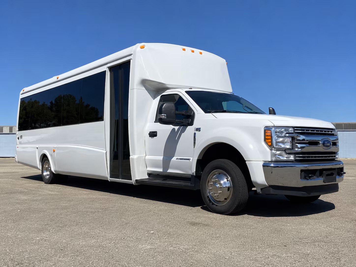 minibus rentals for aurora bridal party transportation