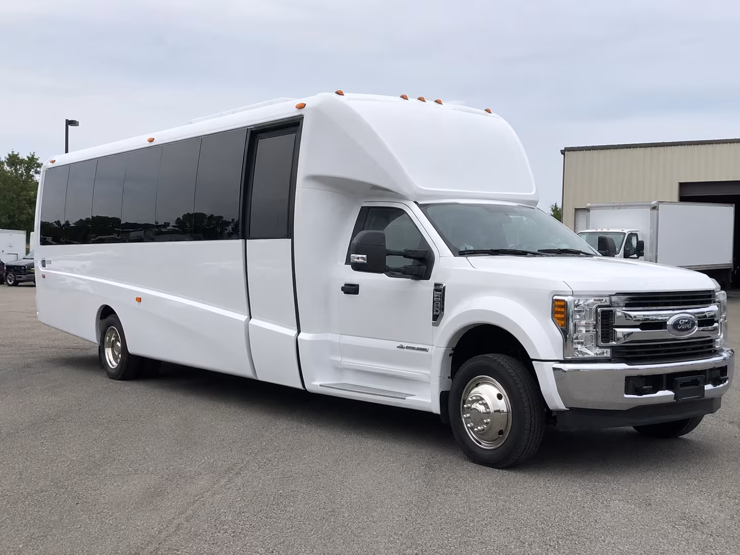 wedding and quinceanera buses serving aurora and the surrounding area